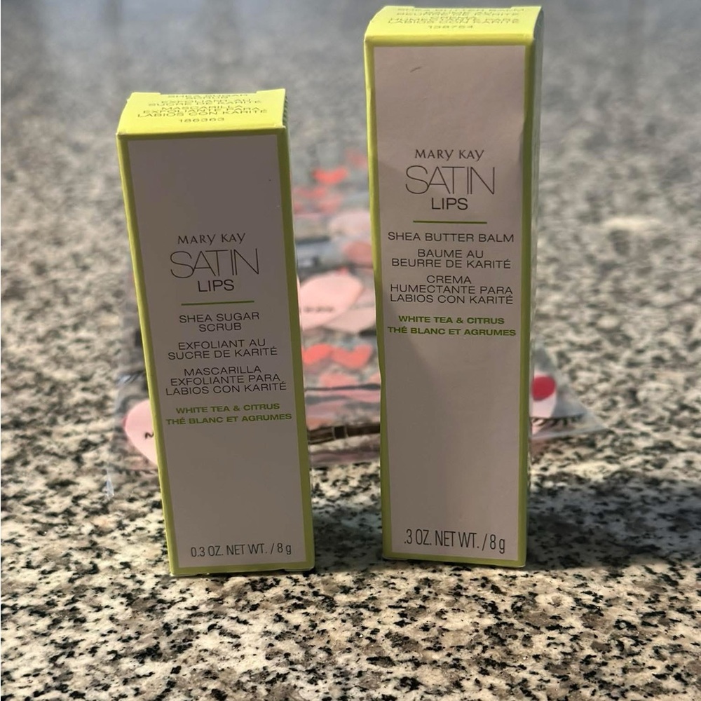 Comes with lip scrub and lip balm perfect for dry lips